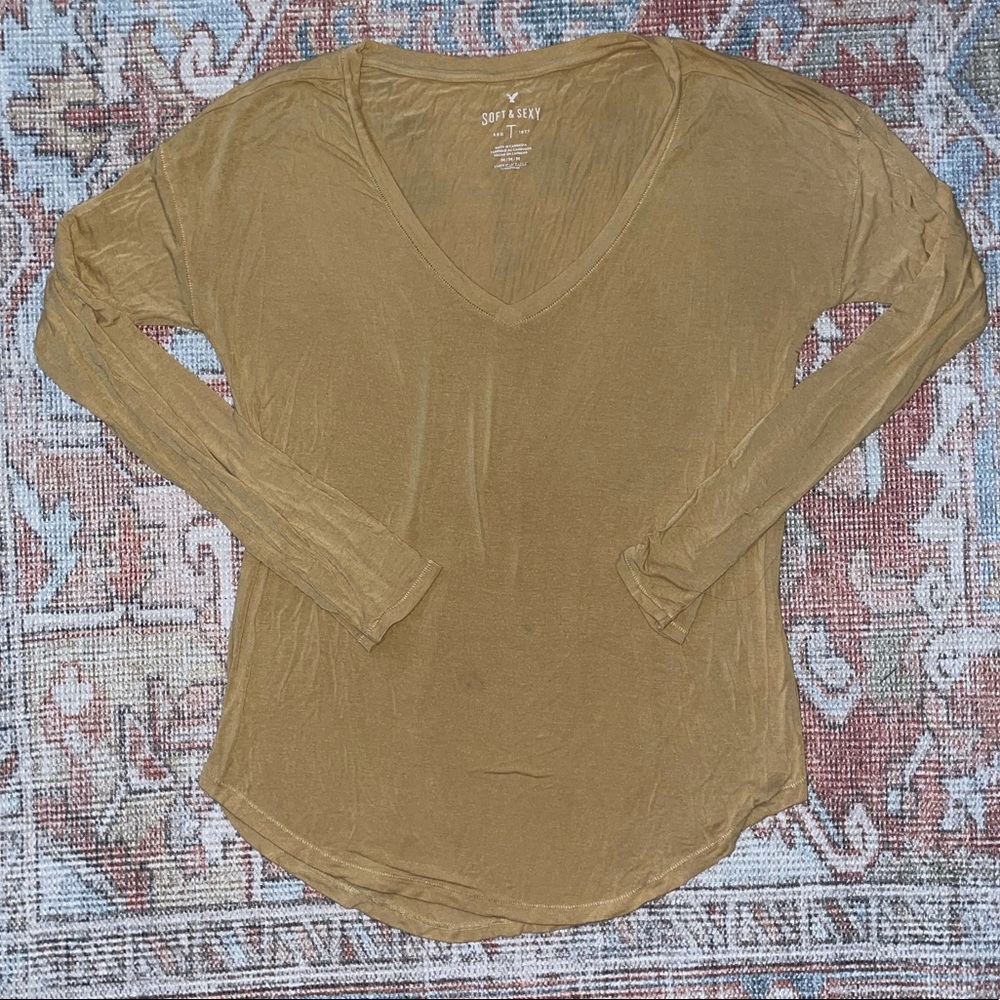 AMERICAN EAGLE soft & sexy yellow tee